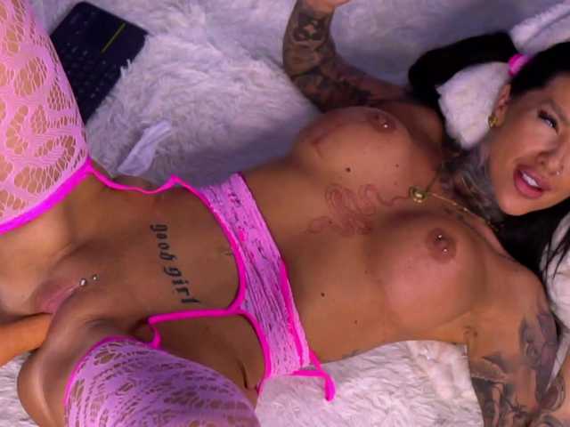 Sex chat gratuit in direct cu ScarletNoir pe BongaCams