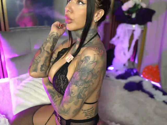 ScarletNoir live cam on BongaCams