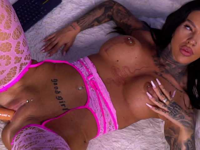 Sex chat gratuit in direct cu ScarletNoir pe BongaCams