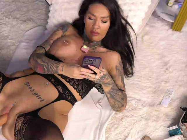 Sex chat gratuit in direct cu ScarletNoir pe BongaCams