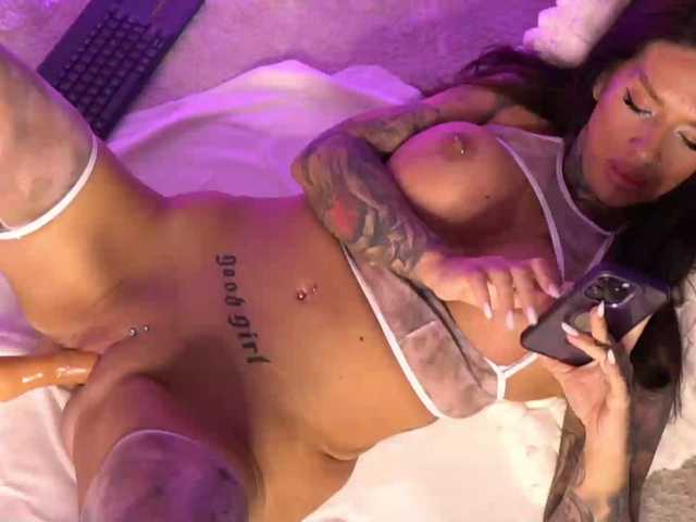 ScarletNoir live cam on BongaCams