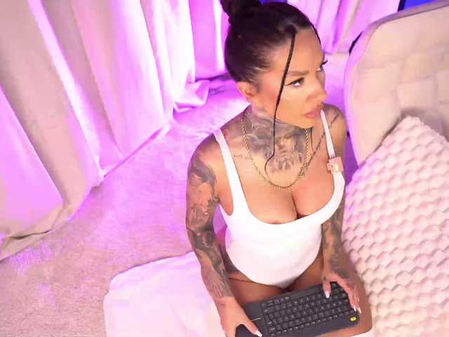ScarletNoir live cam on BongaCams