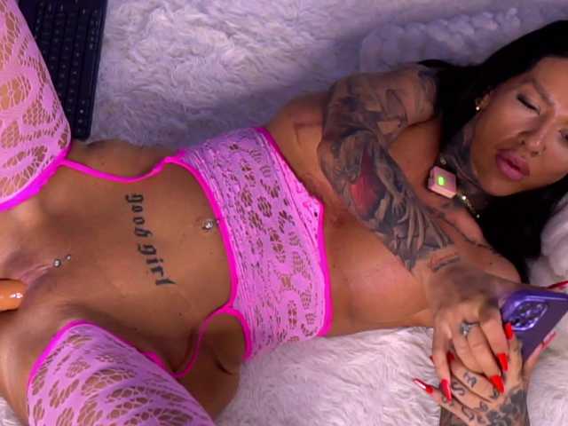 Sex chat gratuit in direct cu ScarletNoir pe BongaCams