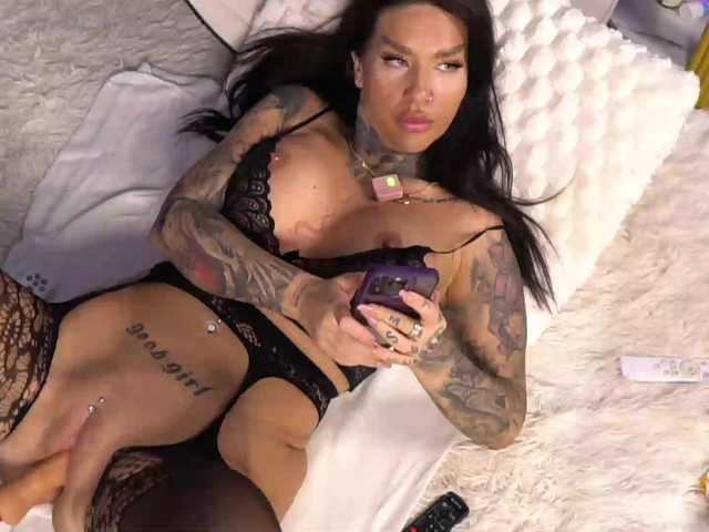 ScarletNoir live cam on BongaCams