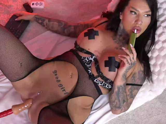 ScarletNoir live cam preview