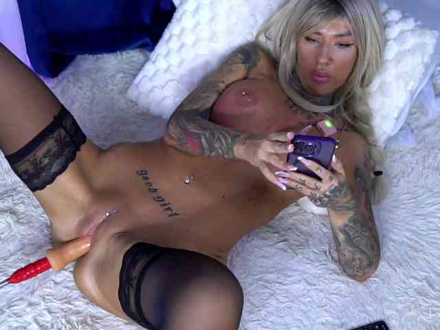 ScarletNoir webcam