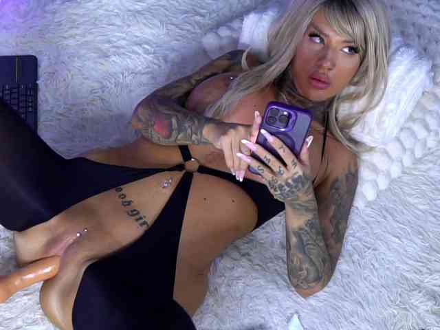 ScarletNoir webcam