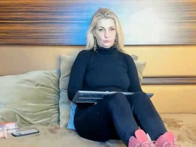 MissyNia live webcam show