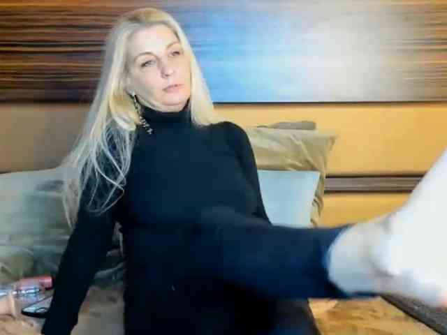 MissyNia webcam