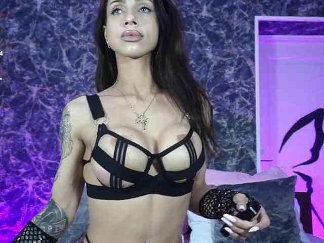 BriannaGolddenn webcam