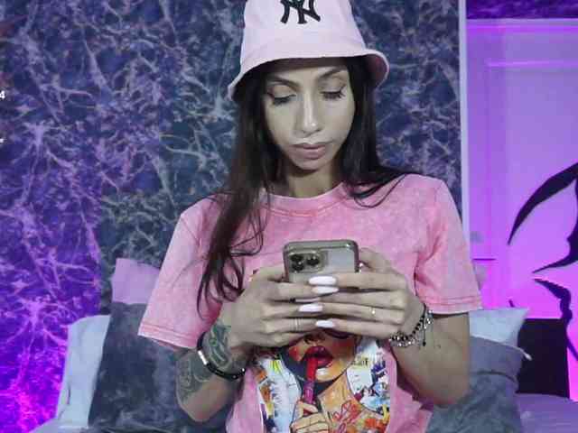 BriannaGolddenn webcam