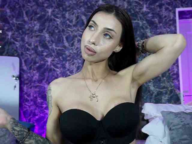 BriannaGolddenn webcam