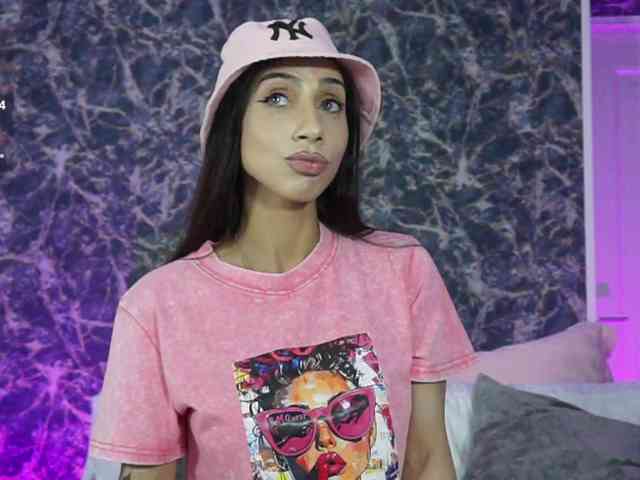 BriannaGolddenn webcam
