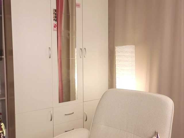 mia-roxxxx live cam on BongaCams