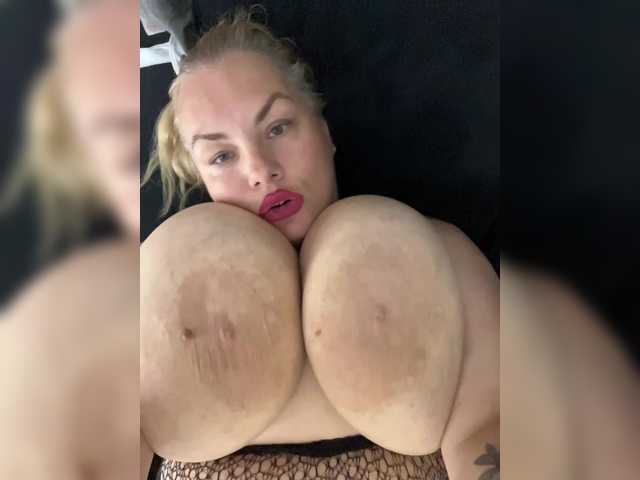 RobinLili live cam on BongaCams