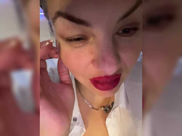 RobinLili live cam on BongaCams