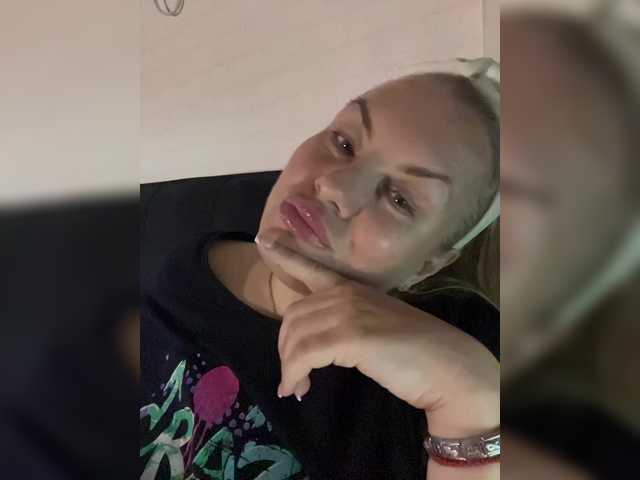 RobinLili live cam on BongaCams