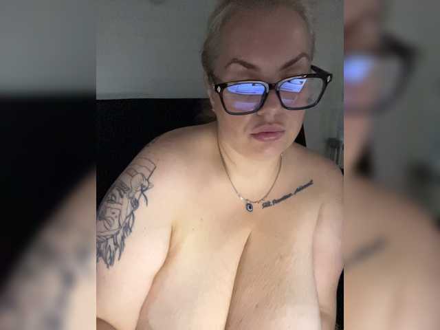 RobinLili live cam on BongaCams