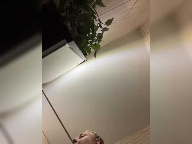 RobinLili's BongaCams show and profile