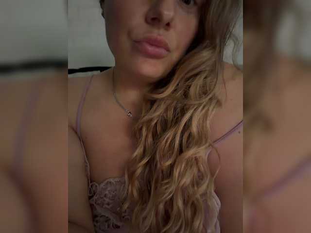 RobinLili live cam on BongaCams