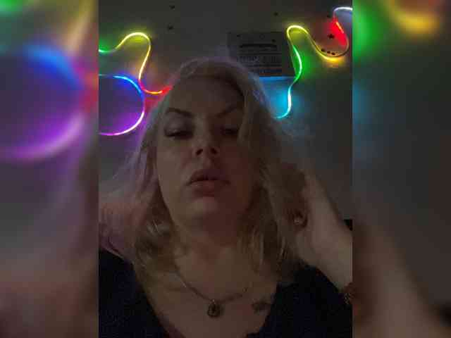 RobinLili webcam