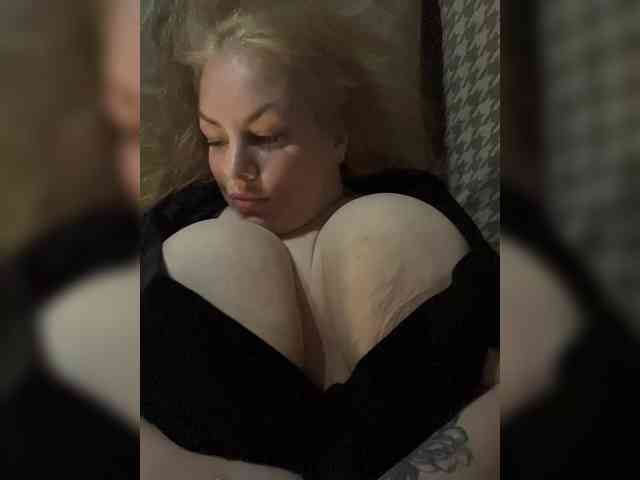 RobinLili webcam