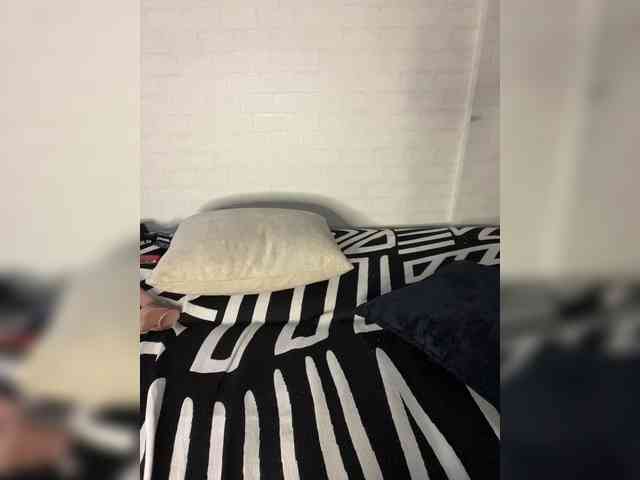 RobinLili webcam