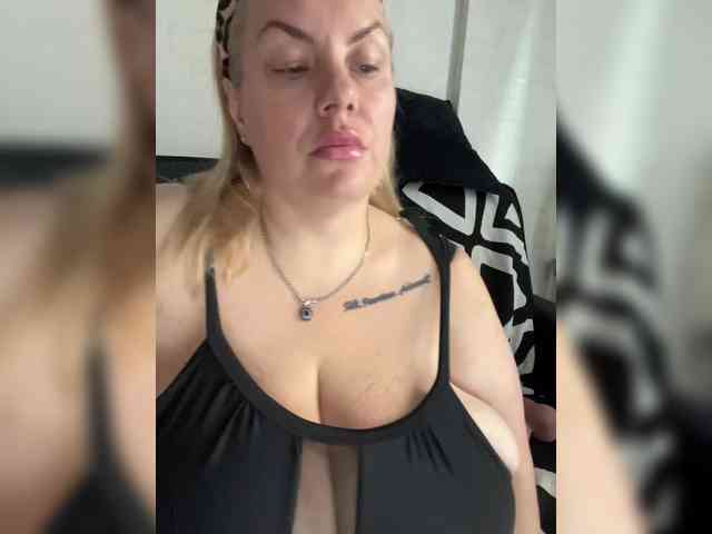RobinLili webcam