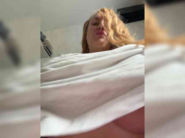 RobinLili webcam