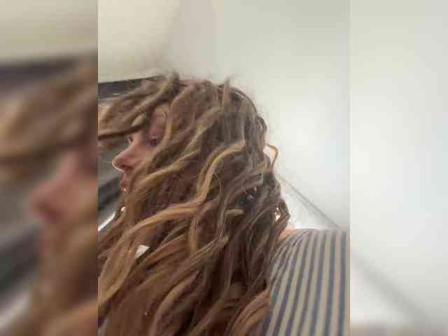 RobinLili webcam