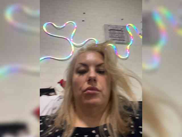 RobinLili webcam