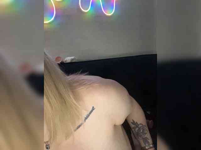 RobinLili webcam