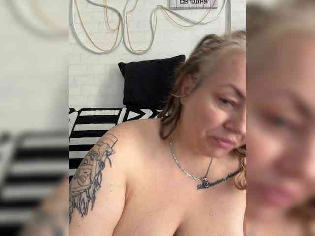 RobinLili webcam