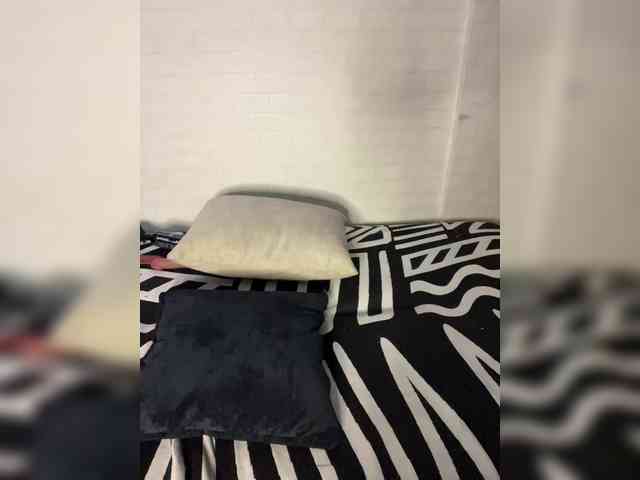 RobinLili webcam