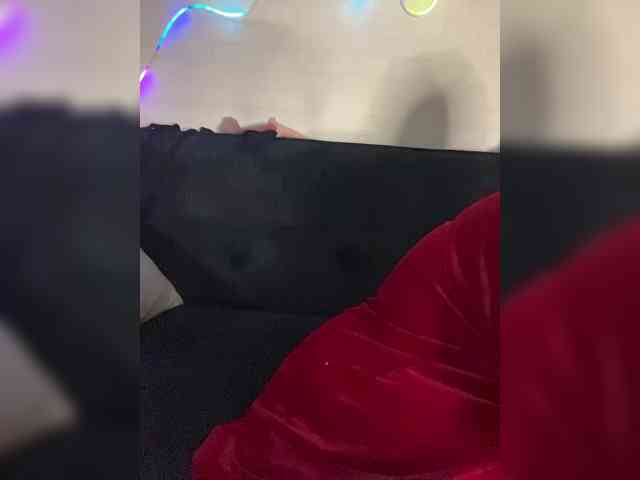 RobinLili webcam
