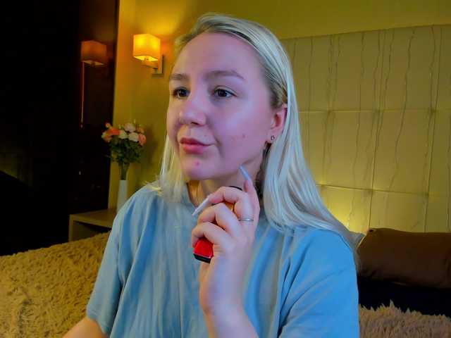 Debbie-Taylor Live Cam and Statistics on UnifiedCams