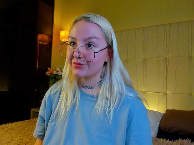 Debbie-Taylor Live Cam and Statistics on UnifiedCams