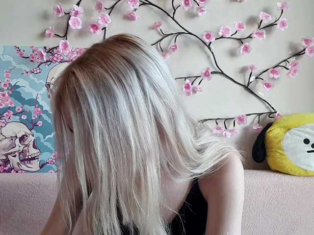 MisaMew live webcam show