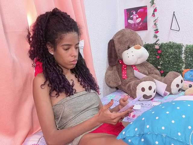 Thianahorny live cam on BongaCams