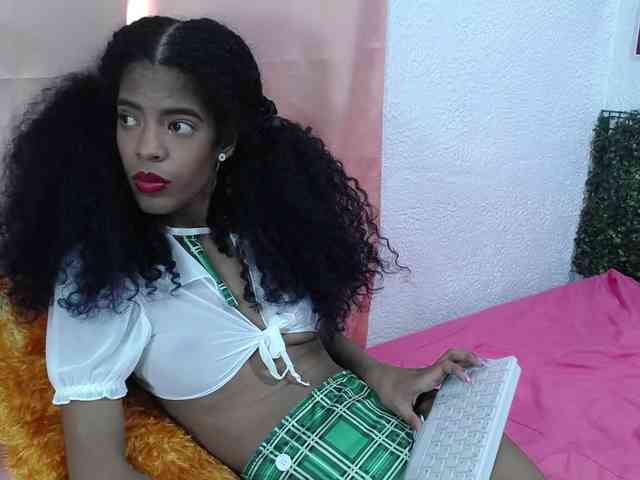 Thianahorny Live Webcam on BongaCams