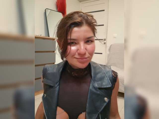Alise-Shine live webcam show