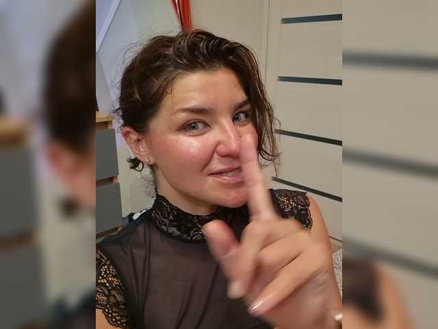 Alise-Shine live cam on BongaCams