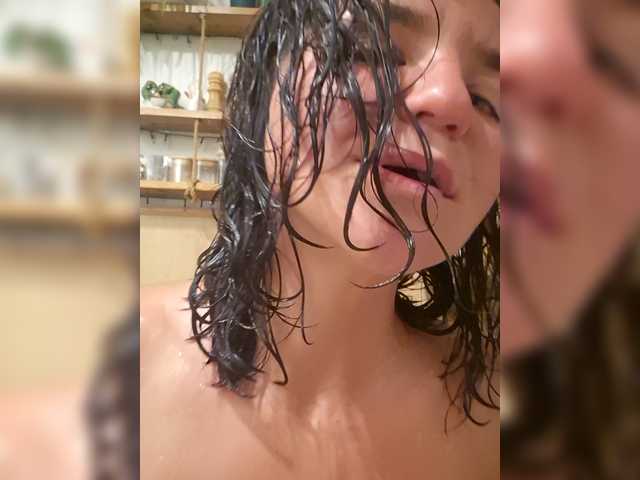 Alise-Shine live cam on BongaCams