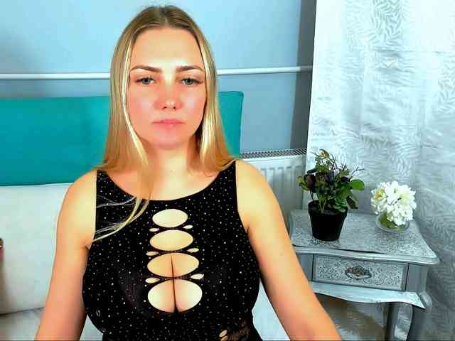EliseBlondeX webcam