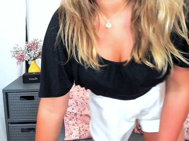 LilyTop live cam on BongaCams