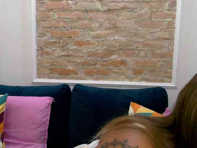 Model: LilyTop