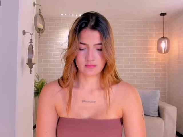 BellaThompson webcam