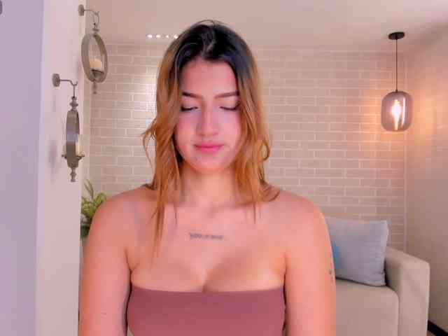 BellaThompson webcam