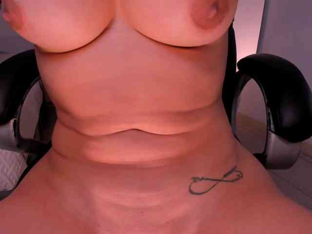 BellaThompson webcam