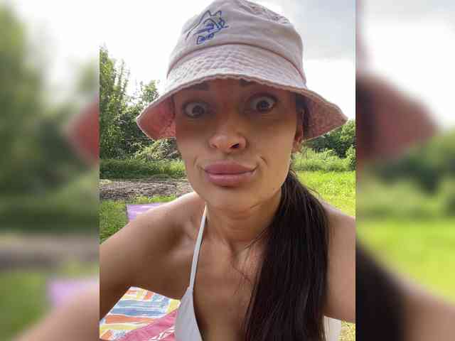 Este modelo está ao vivo agora. ALYA-01
